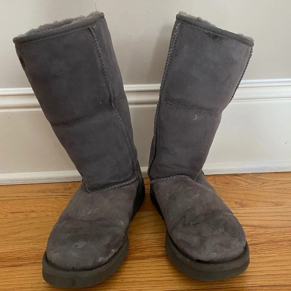 Grey tall Ugg’s - Picture 1 of 6